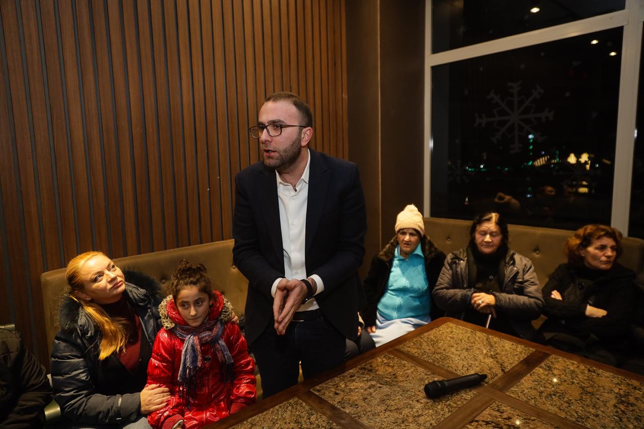 PD me banorët e Thumanës në prag të grevës së urisë/Bardhi: 3 kërkesa për strehimin urgjent të atyre që largohen nga hotelet