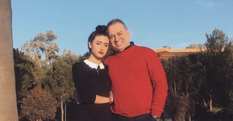 VIDEO/Moderatorja e njohur humb personin më të dashur, mesazhi i saj i preku të gjithë