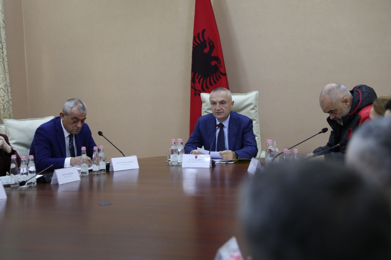 Mblidhet Këshilli i Sigurisë Kombëtare, i pranishëm gjithë kabineti qeveritar, Rama në krah të Metës