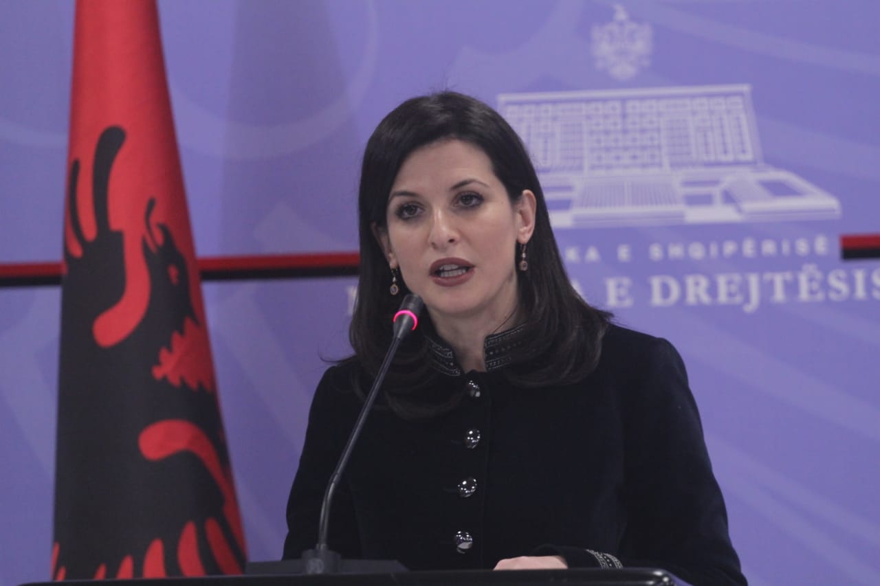 Gratë përfitojnë nga amnistia, vendimi që mori qeveria për burrat e dënuar me burg