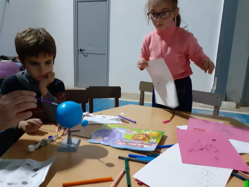 Letrat për babagjyshin e viti të ri, çfarë kërkojnë fëmijët pa çati nga goditja e tërmetit