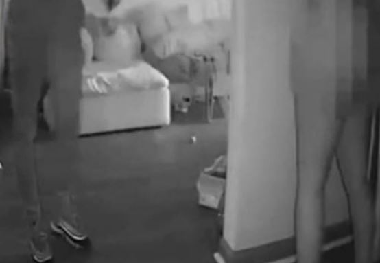 VIDEO/Hajduti i hyn në shtëpi, modelja ishte nudo kur u përball me të