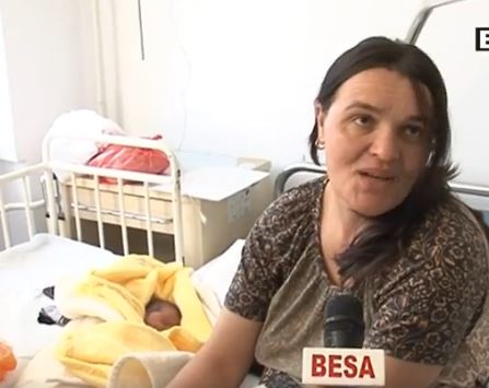 VIDEO/U largua drejt Kosovës pas tërmetit, nëna nga Durrësi lind djalë në Prizren