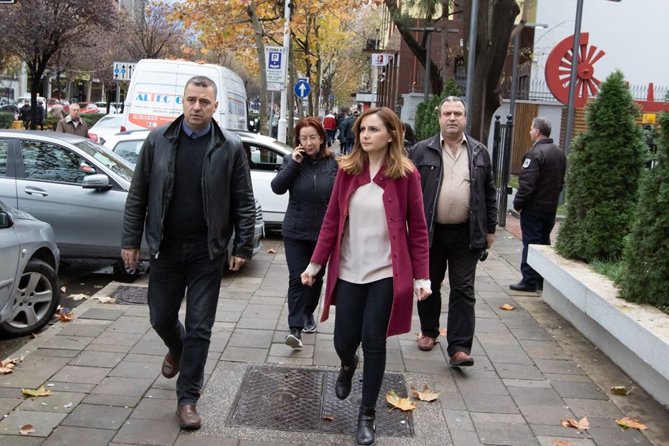 FOTO/Ish-deputetja vijon takimet me bizneset: Oferta e PD është e qartë, nuk duhet të keni frikë taksën…