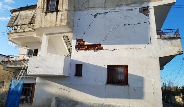 VIDEO/Fillojnë vjedhjet në Kombinat në apartamentet e braktisura pas tërmetit, flasin banorët