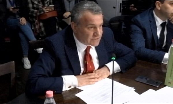 Komisioni voton pro shkarkimit të Arben Malajt, si u ndanë votat