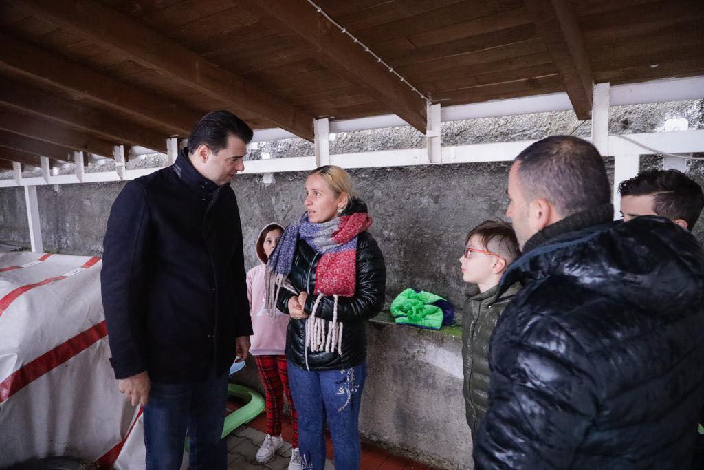 “Gjendja po rëndohet për shkak të motit”, Basha: Urgjente marrja e masave për strehim dhe alokimi i fondeve për rindërtim
