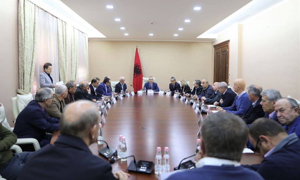 Meta vijon të marrë masa të tjera pas tërmetit, takim me profesorë dhe ekspertë në Presidencë