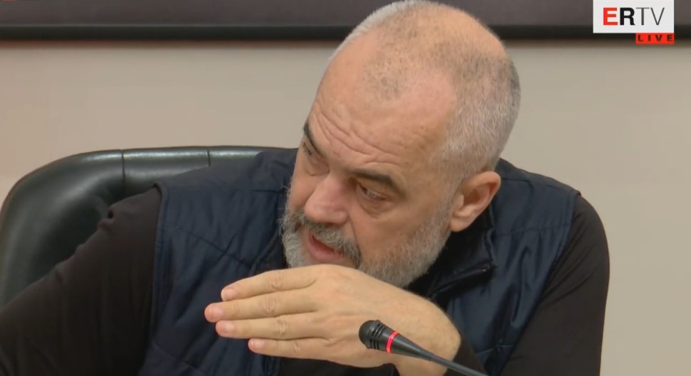 Rama u heq shpërblimin institucioneve shtetërore: Harrojini darkat dhe vallet për Vitin e Ri