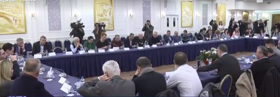 VIDEO/”Do të kemi një AMA si një hetuesi dhe një AKEP si xhelat”, Kryemadhi: Paketa antishpifje për mediat sjell censurën