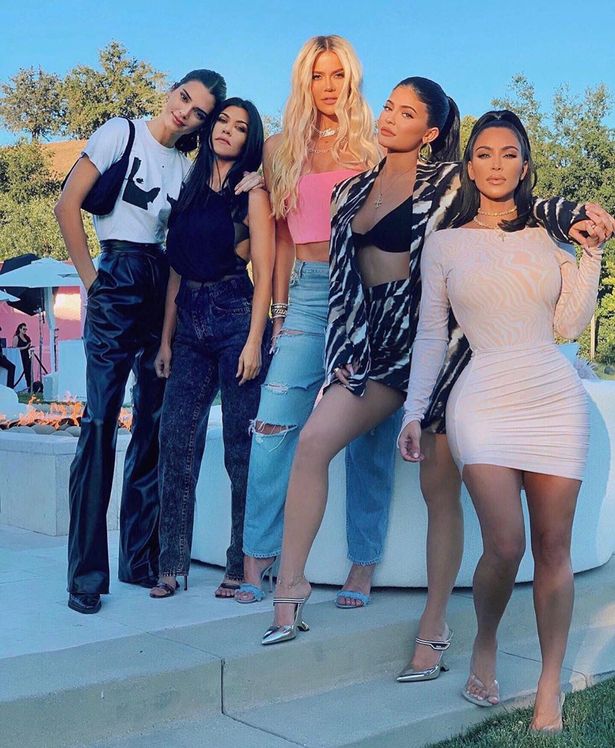 FOTO/Para pasurisë dhe botoksit të Kardashianve, zbulohen fotot kur ishin një familje normale