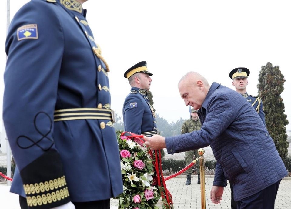 FOTO/ Ilir Meta nderon ne Prishtine Ibrahim Rugoven