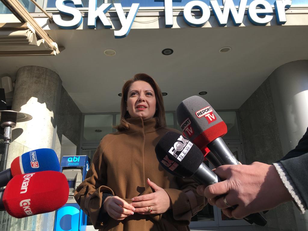 Opozita, deklarate kunder ndertimeve pa leje ne kullen qe po hedh katet shtese