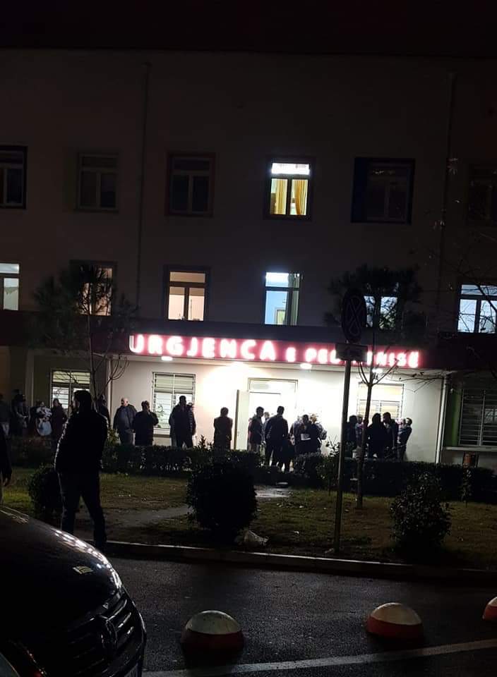 Rradhe te gjata te pediatria, situate e menaxhuar keq