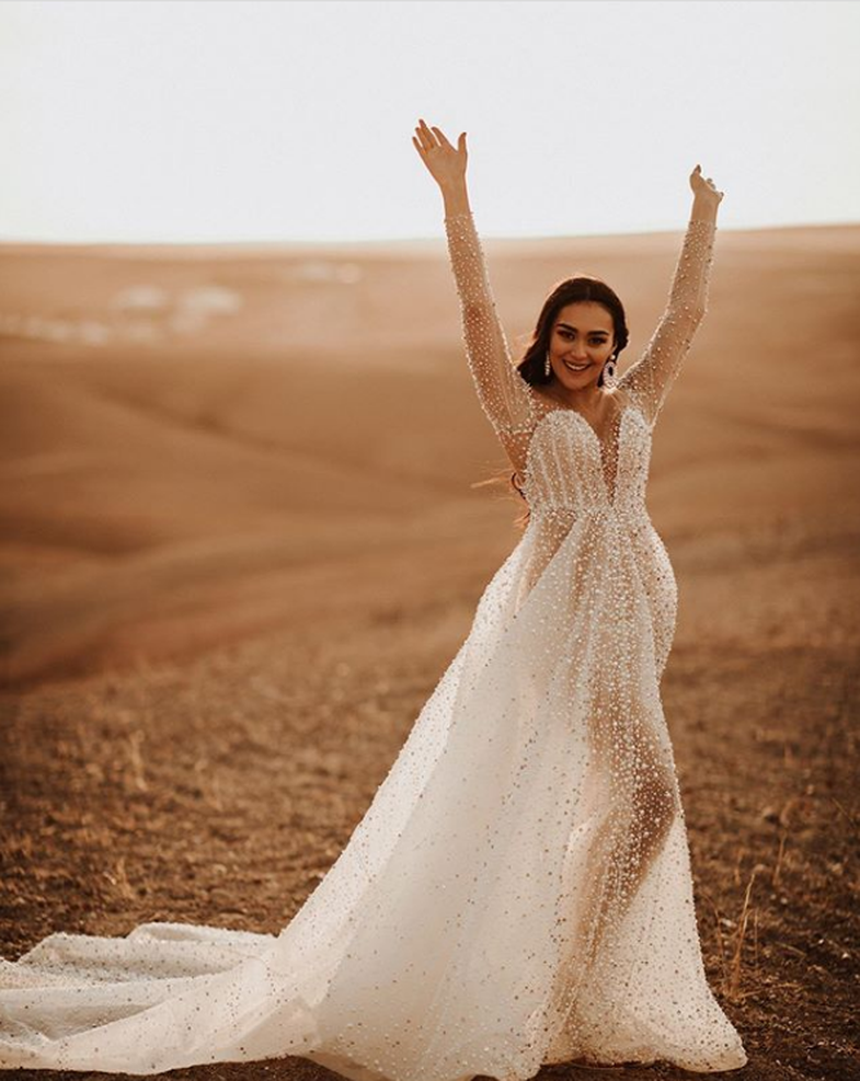 FOTO/Deri në shkretëtirë për t’u martuar, çifti i njohur shqiptar i japin fund beqarisë