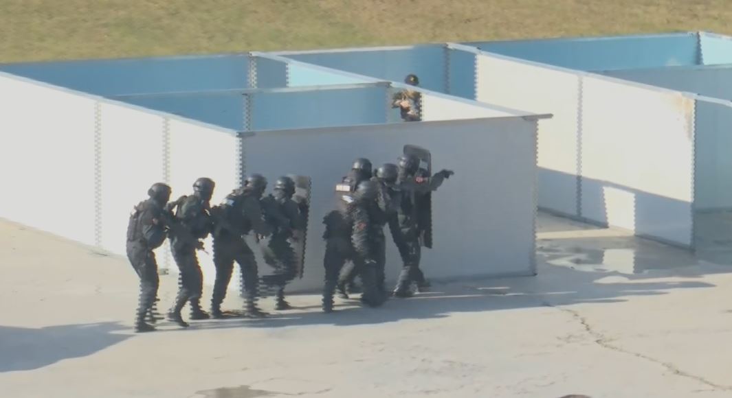 VIDEO/Inaugurohet reparti i ri i RENEA-s, Rama dhe Soreca ndjekin nga afër aksionin me breshëri armësh