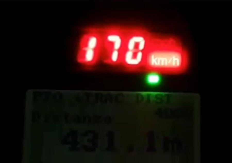 Shoferë që ‘fluturojnë’ me shpejtësi nëpër rrugët e Tiranës, Policia arreston disa vetë dhe heq patenta