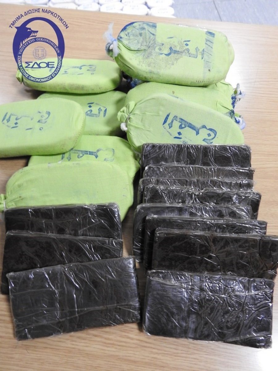 FOTO/Bllokohet një anije cisternë e mbushur me 1 ton drogë, e sinjalizoi SHBA