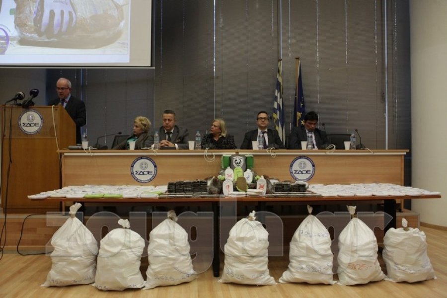 FOTO/Bllokohet një anije cisternë e mbushur me 1 ton drogë, e sinjalizoi SHBA