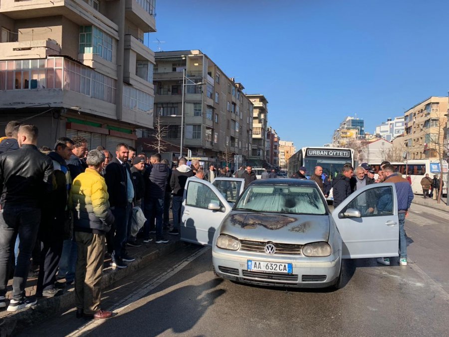 Merr flakë makina në Korçë, si shpëtuan çifti me fëmijën 7-vjeçar