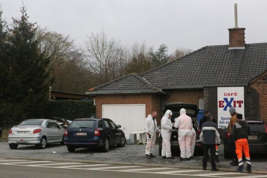 1 mijë rrënjë kanabisi në papafingon e klubit të striptizmit, lidhja e grekes së arrestuar me shqiptarët