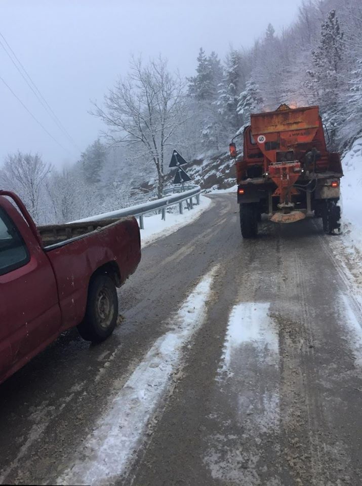 Reshje të dendura bore në juglindje, rrugët që kalohen me zinxhirë