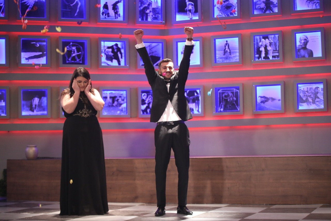 FOTO/Renato Mekolli shpall fituesin e Hell’s Kitchen Albania 2