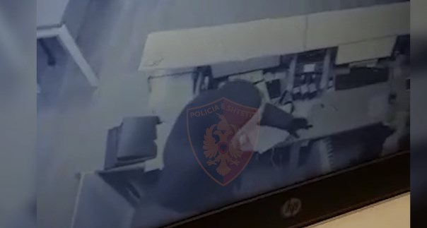 VIDEO/Shikoni si u grabit institucioni financiar tek Komuna e Parisit, arrestohet 28-vjeçari
