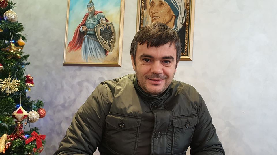 EMRI/Vritet pronari i një televizioni në Lezhë, para dy vitesh i ekzekutuan të vëllain