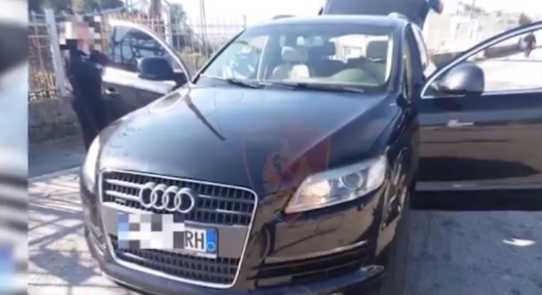 VIDEO/Kapen në kufi me makina luksoze, në hetim edhe dy shtetas të huaj