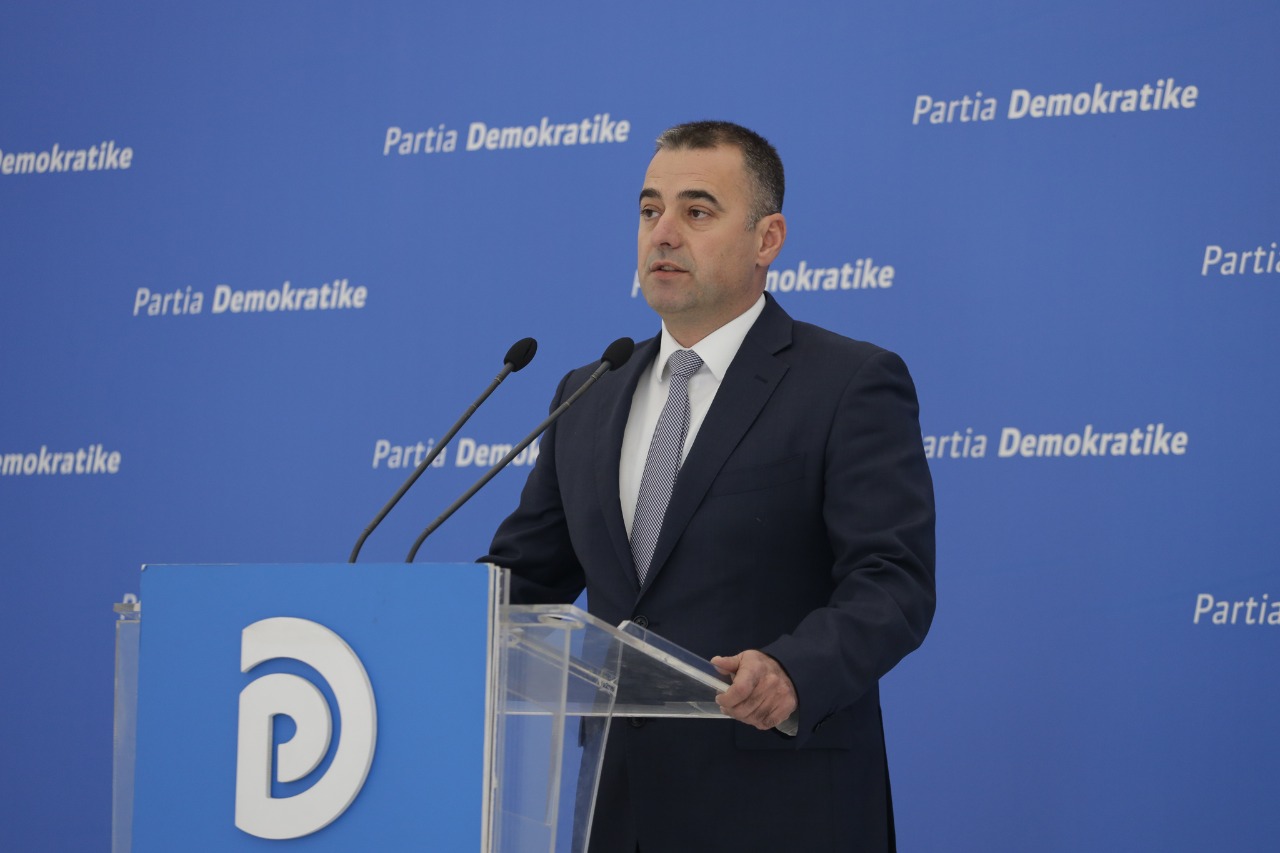 “64 milionë eurot që i mungojnë OSHEE”, PD flet me emra: Kush janë klientët që përfituan nga tenderat