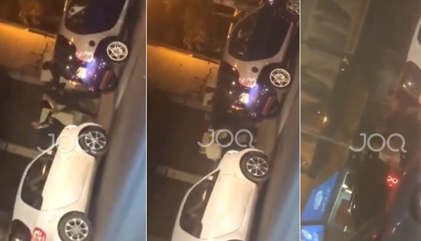 VIDEO/Ndalojnë makinat dhe plas sherri, të rinjtë zihen me grushta me njëri-tjetrin në Tiranë