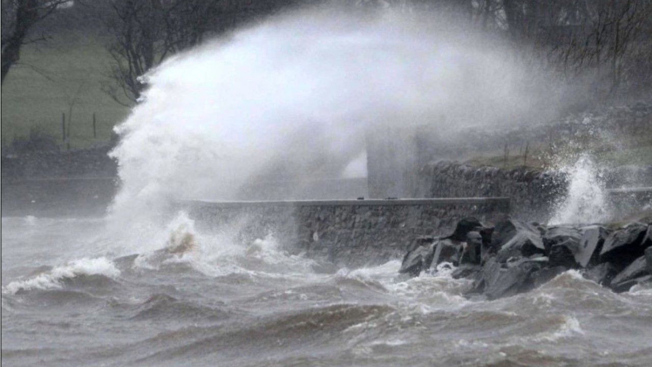 Stuhia “Kiara“, Britania bllokon fluturimet