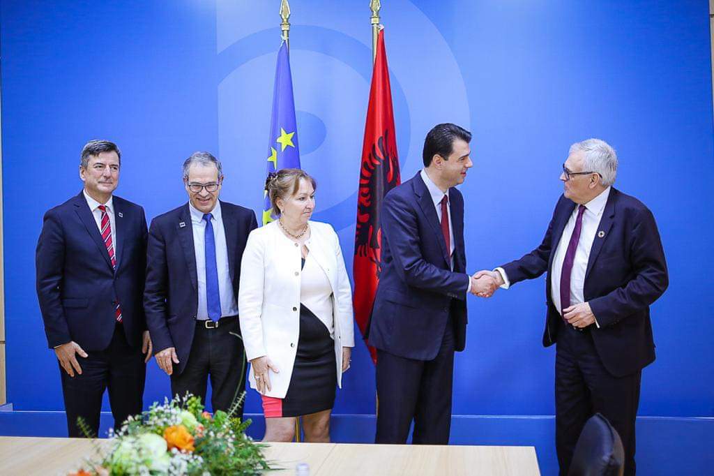 “Korrupsioni i politikes po gerryen themelet e shoqerise”