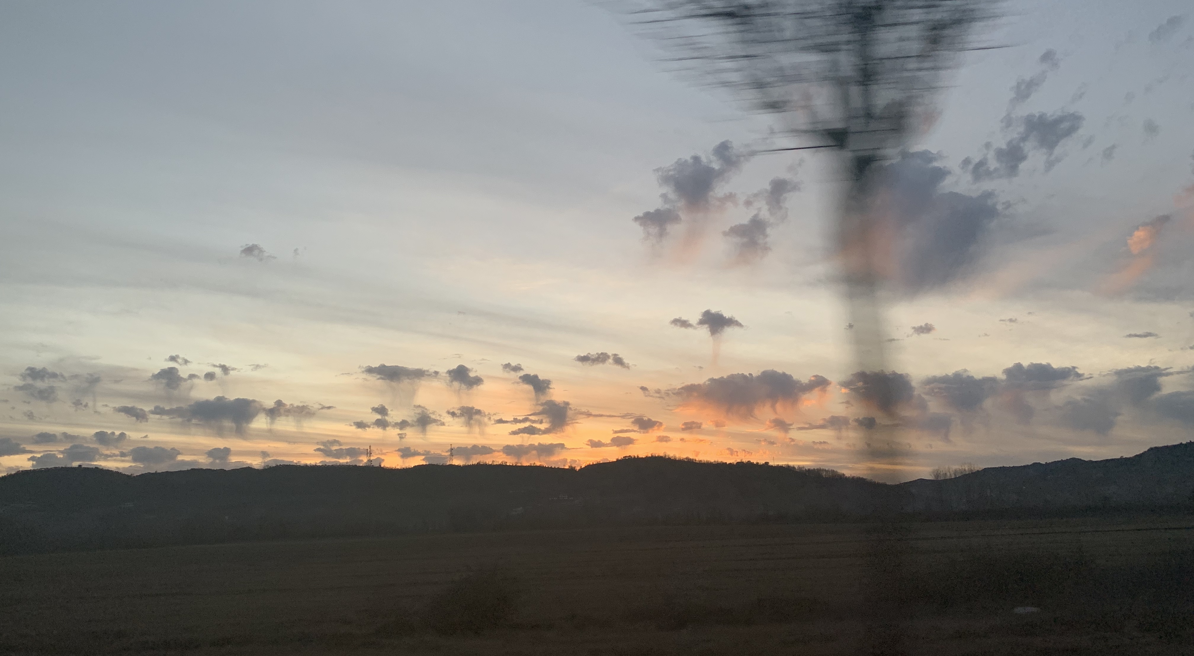 FOTOGALERI/ Re te rralla ne perendimin e diellit ne Tirane