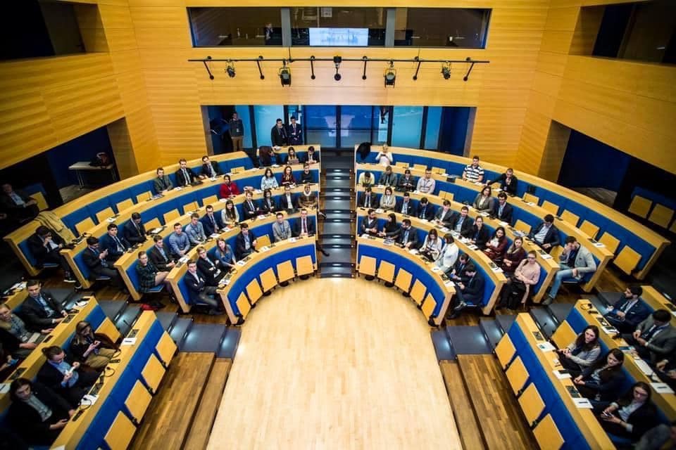 Te rinjte demokrare, nje vend ne forumin studentor te Partive Popullore