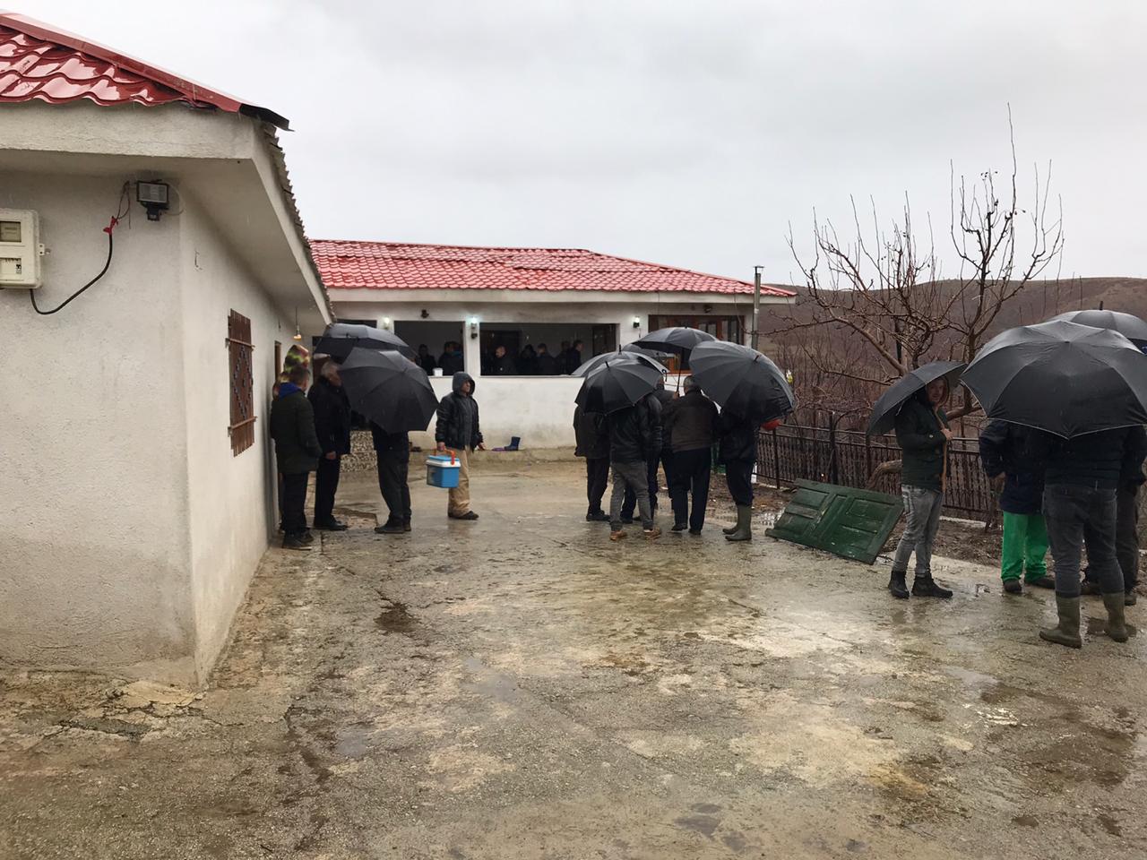 Mjeku i Bulqizes, vdekjet tragjike te nenes me femijet nuk erdhen nga gazi