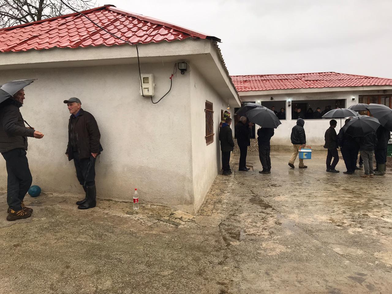 Mjeku i Bulqizes, vdekjet tragjike te nenes me femijet nuk erdhen nga gazi