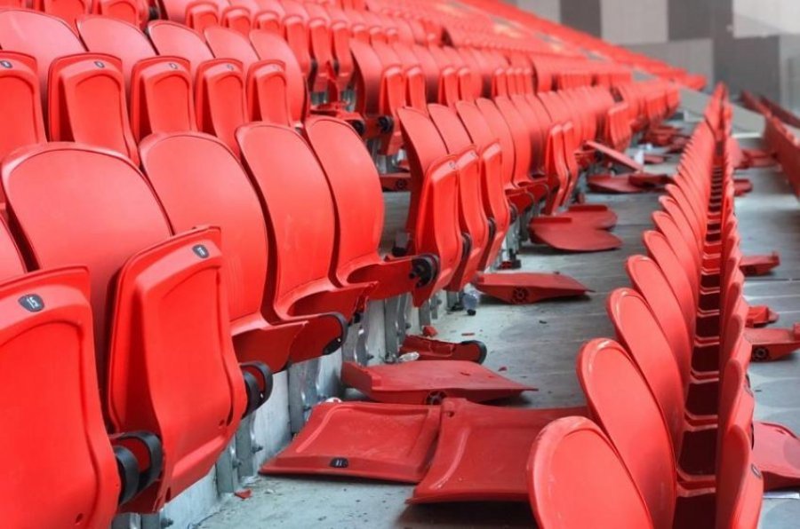 Thyhen stolat në ‘Air Albania Stadium’, FSHF publikon pamjet e dëmeve dhe kërkon veprimin e ligjit