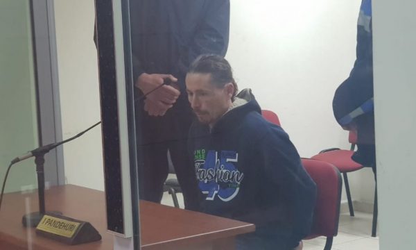 DETAJE/Masakroi me sëpatë bashkëfshatarin në mes të Korçës, autori rrëfehet në gjykatë