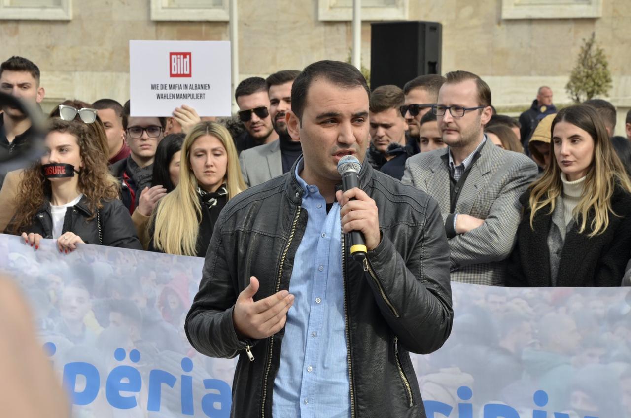 FOTO/FRPD startoi protestat e opozitës, çfarë ndodhi tek Kryeministria: Sërish po na sundon një kastë