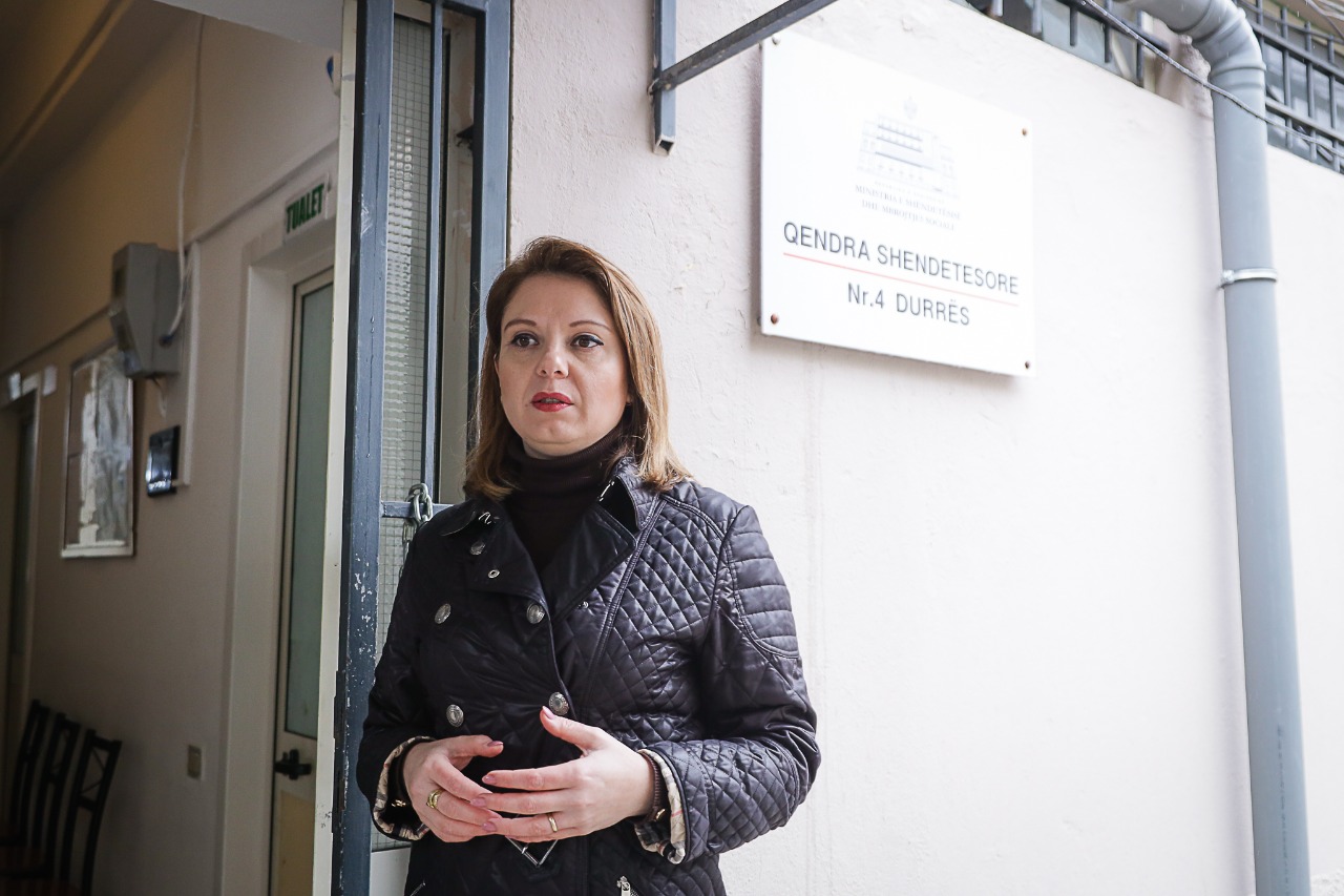 Koronavirusi/Ish-deputetja tregon të vërtetën lidhur me masat: Në Durrës spitali pa pajisje, mjekët blejnë vetë maskat