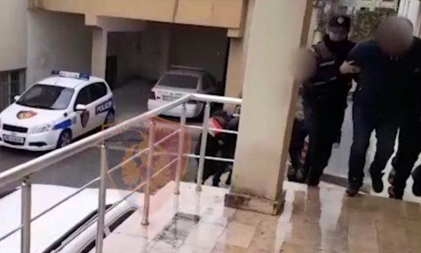 VIDEO/Dalin pamjet e arrestimit të Henri Çilit dhe 26 personave të tjerë