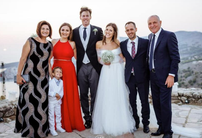 “Zot sa më mungon”, Ish-ministrja humb njeriun më të shtrenjtë