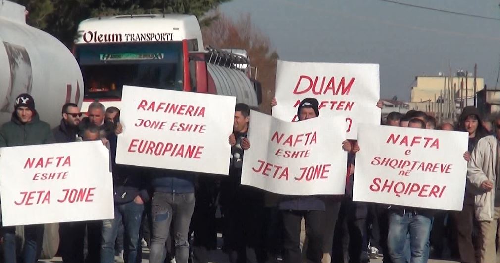 Naftëtarët nuk u ndahen sërish protestave, muaj të tërë pa marrë pagat