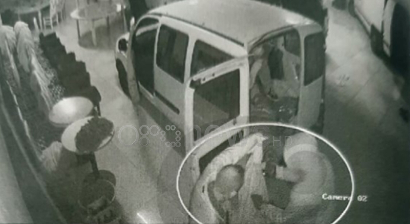 Pamjet e reja kur trupi i Jan Prengës futet në furgon për tu nxjerrë jashtë resortit