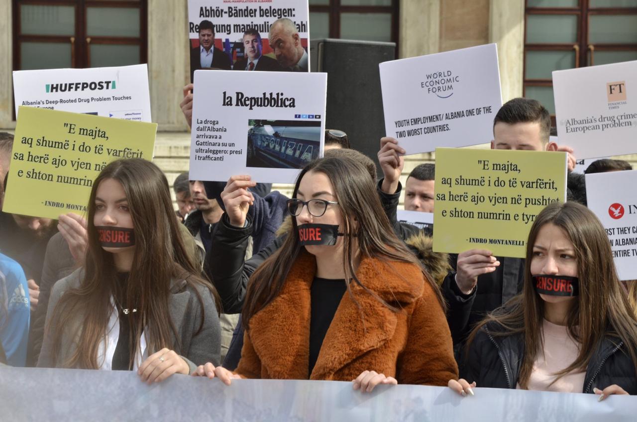 FOTO/FRPD startoi protestat e opozitës, çfarë ndodhi tek Kryeministria: Sërish po na sundon një kastë