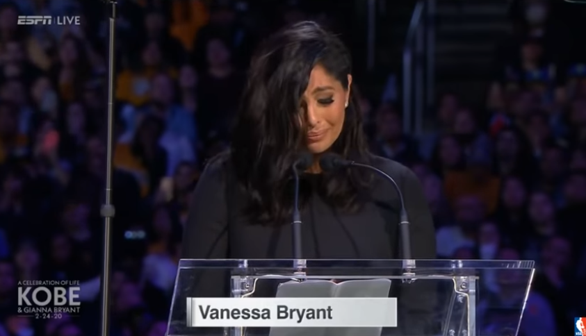 VIDEO/Mijëra njerëz në ceremoninë e homazheve, bashkëshortja e Kobe Bryant prek me fjalimin e saj, e pranishme dhe Beyonce