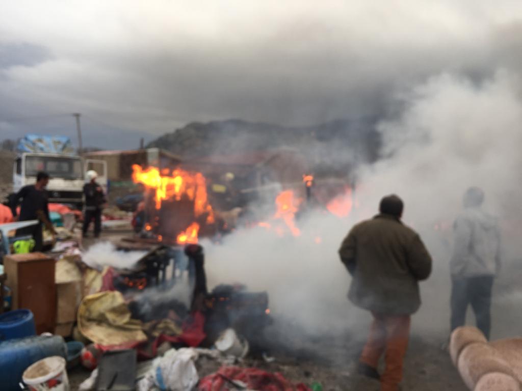 Digjen baraket e komunitetit rom në Shkodër, vdes 13-vjeçarja