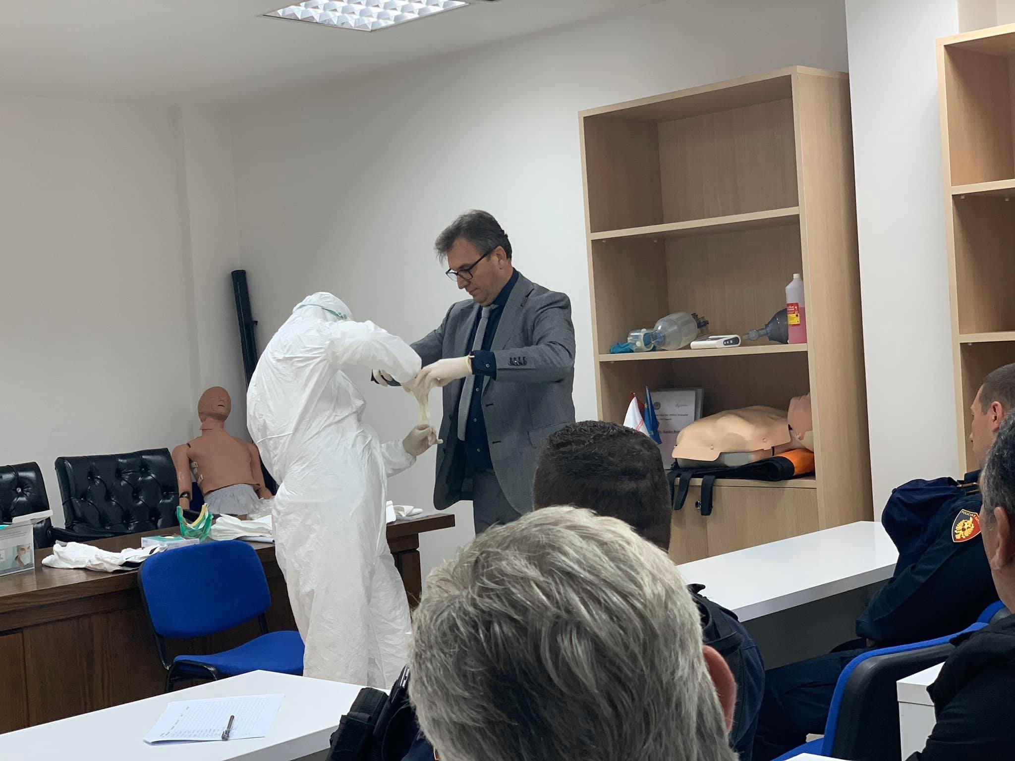 VIDEO/ Shefi i Emergjences Mjeksore: Ja si duhet kuruar ne shtepi infeksioni me koronavirus, ilacet qe duhen perdorur rast pas rasti